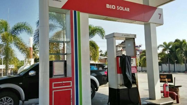 Direktur Utama Pertamina Nicke Widyawati memastikan, antrian solar yang sempat terjadi di sejumlah wilayah tidak terkait dengan masalah stok Pertamina.