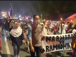 Sambut Ramadhan, Warga Kebayoran Lama Gelar Pawai Obor