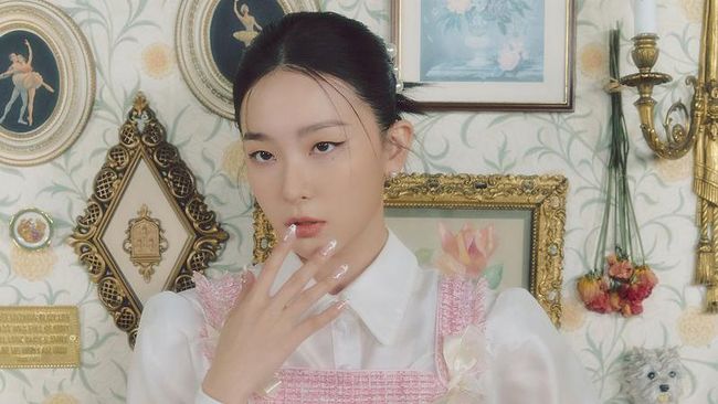 SM Entertainment mengonfirmasi Seulgi positif Covid. Sehingga, Red Velvet batal tampil di acara musik untuk promosi lagu baru mereka.