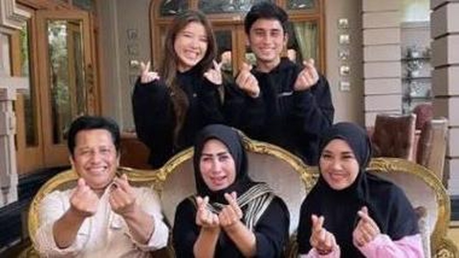 Tiara Andini dan Alshad Ahmad berserta orang tua masing-masing