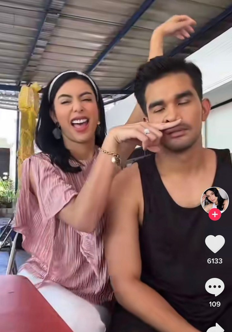 Tyas Mirasih dan Tengku Tezi Tyas Mirasih dan Tengku Tezi