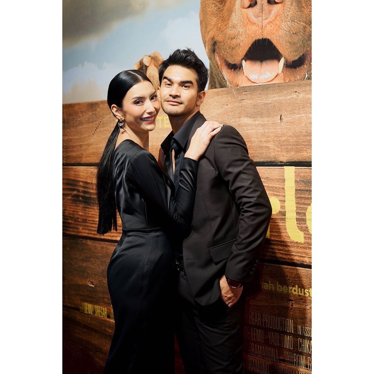 Tyas Mirasih dan Tengku Tezi