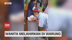 VIDEO: Wanita Melahirkan di Warung