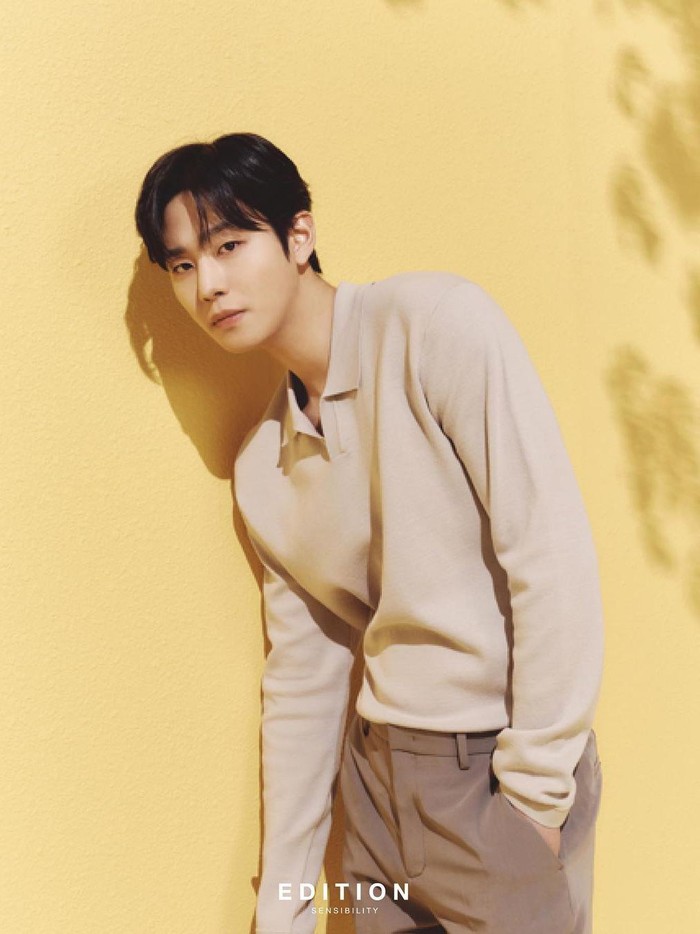 Pada Kamis, (31/3) lalu, brand Edition Sensibility membagikan beberapa potret aktor Ahn Hyo Seop dengan konsep yang cerah dengan warna-warna pastel yang terlihat 'kalem'./ Foto: instagram.com/edition_sensibility