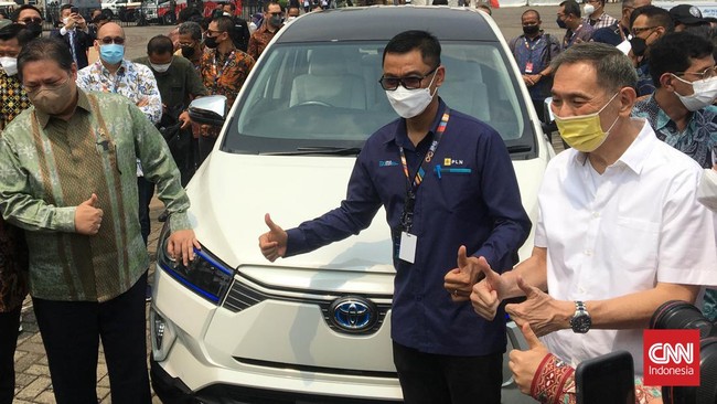 Mobil listrik Toyota Innova EV diperkenalkan di IIMS Hybrid 2022 pada Kamis (31/3).