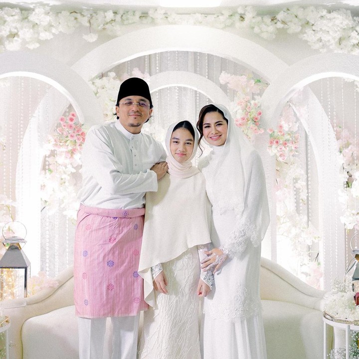 <p>Potret Aleesya memang jarang dibagikan sang ayah di media sosial, terutama semenjak Engku Emran bercerai dari Laudya Cynthia Bella dan menikah lagi dengan Noor Nabila. (Foto: Instagram @noornabila)</p>