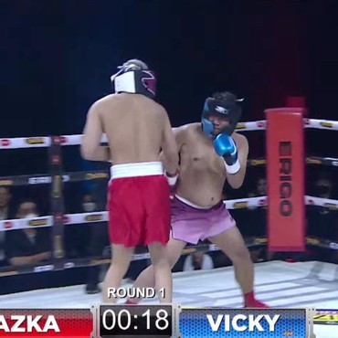 7 Momen Duel Tinju Vicky VS Azka, Bekas Kerokan hingga Lutut Cedera