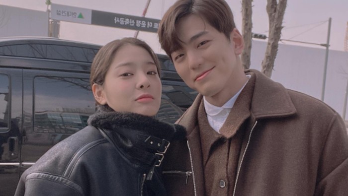 Bahkan salah satu adegan romantis mereka sempat viral di media sosial, dan dinilai lebih mesra dibandingkan dengan couple utama dalam drama ini./ foto: instagram.com/_seorina