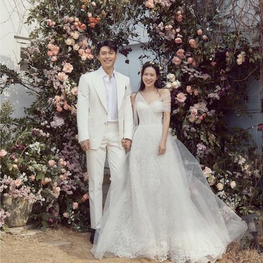 Tenteng Tas Mewah, Baby Bump Son Ye Jin Disorot