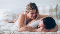 8 Posisi Seks Paling Nyaman yang Mudah Dilakukan saat Malas
