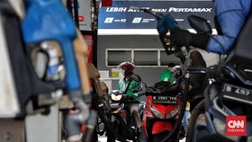 Indikasi Kendaraan Pelat Nomor Hitam Tak Boleh Isi BBM Subsidi