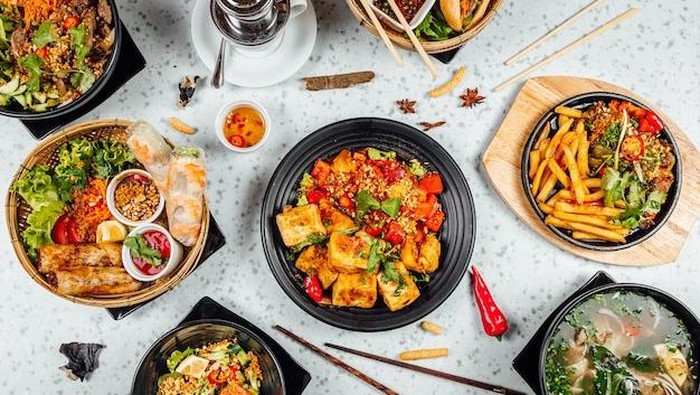 Biar Puasa Seharian Lancar, 6 Daftar Makanan Ini Perlu Kamu Hindari Saat Sahur!