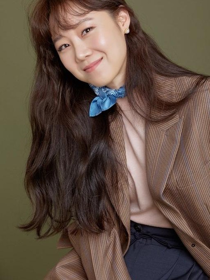 Kabar bahagianya dinanti, aktris Gong Hyo Jin yang turut hadir berhasil mendapatkan lemparan bungan pasangan pengantin Hyun Bin dan Son Ye Jin./ Foto: forums.soompi.com
