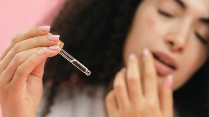 5 Kandungan Aktif Skincare Terbaik untuk Melembapkan Kulit Wajah selama Bulan Puasa 5 Kandungan Aktif Skincare Terbaik untuk Melembapkan Kulit Wajah selama Bulan Puasa