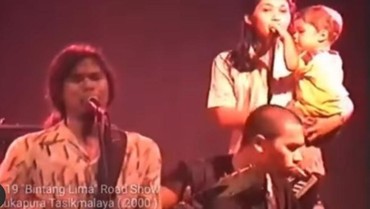 img-title Al Ghazali Terharu Maia Rela Gendong Dirinya Saat Jadi Backing Vocal Dhani