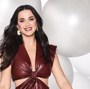 Duh Celana Katy Perry Robek Ketika Berada di Atas Panggung! Langsung Diperbaiki Lakban