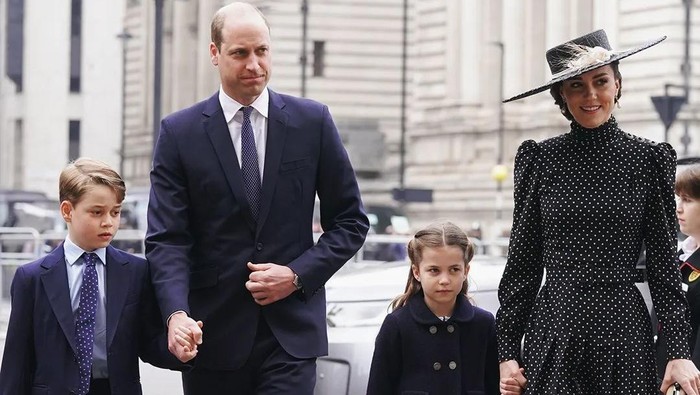 Kate Middleton Tampil Elegan Pakai Gaun Motif Polkadot di Acara Mengenang Pangeran Philip