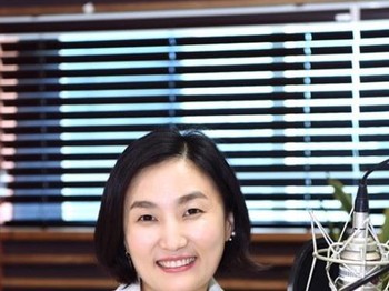 Peran penting penulis Park Ji Eun sebagai pemersatu Hyun Bin dan Son Ye Jin di drama 'Crash Landing on You' tidak bisa dilupakan dalam daftar undangan pernikahan pasangan mempelai./ Foto: asianwiki.com