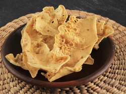 Resep Peyek Cabai Rawit yang Renyah, Pedas dan Kriuknya Nampol!