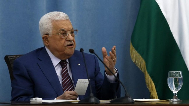 Presiden Palestina Mahmoud Abbas menyambut baik terjadinya kesepakatan gencatan senjata atau jeda kemanusiaan antara Israel dan Hamas.