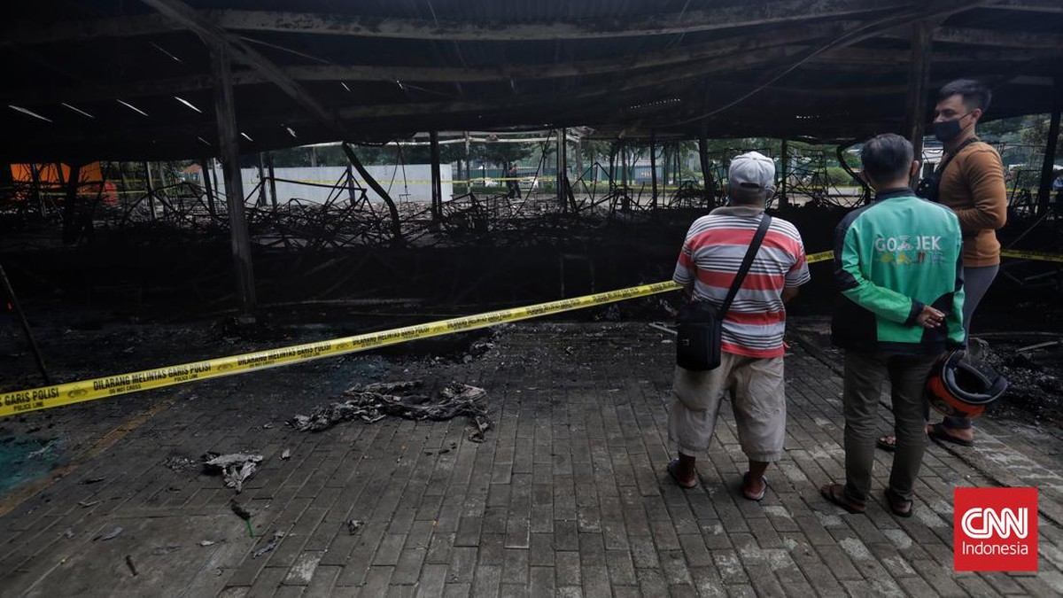 FOTO: Hangus Lenggang Jakarta Dilalap Api
