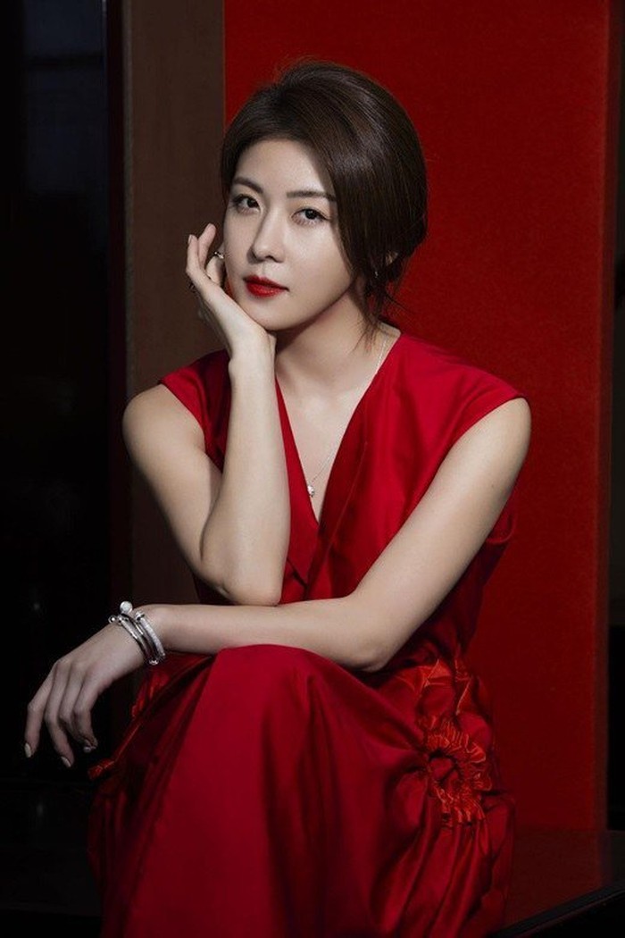 Selain pasangan Son Ye Jin di drama, pasangan Hyun Bin di drama 'Secret Garden' yaitu Ha Ji Won menerima undangan pernikahan serta hadir di resepsi pernikahan./ Foto: fanpop.com
