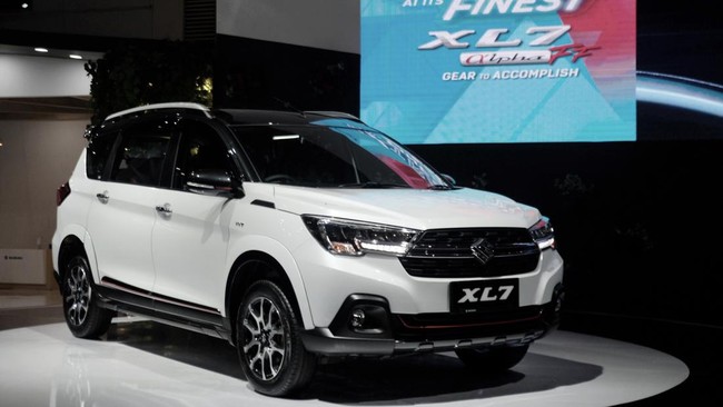 Suzuki XL7 Alpha FF memiliki sejumlah perbedaan spesifikasi di eksterior dan interior dibanding varian lain.