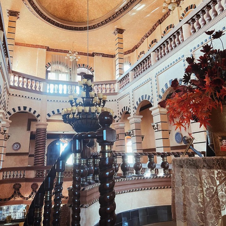 <p>Bagian dalam rumah ibunda Tasya Farasya tak kalah mewah. Rumah tersebut sangat megah dengan gaya arsitektur ala <em>Arabian Night.</em> (Foto: Instagram @tasyafarasya)</p>