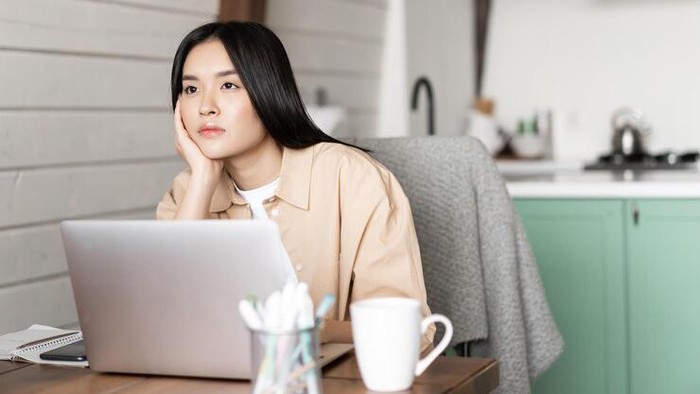 Menurut Ahli, 3 Strategi Ini Bisa Bantu Hentikan Kebiasaan Overthinking untuk Hidup yang Lebih Tenang Menurut Ahli, 3 Strategi Ini Bisa Bantu Hentikan Kebiasaan Overthinking untuk Hidup yang Lebih Tenang