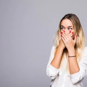 5 Cara Cepat Mengatasi Cegukan Saat Puasa, Tenang... Nggak Perlu Langsung Minum Kok!