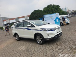 Kejutan! Toyota Kijang Innova Listrik Resmi Dipamerkan di IIMS 2022