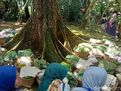 Sadran Gede di Banjarnegara, Warga Ziarah-Santap Tumpeng Bersama