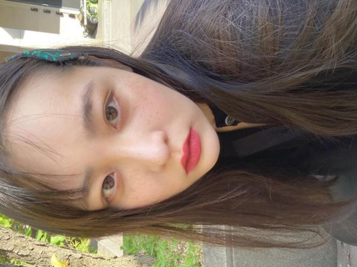 Perempuan berusia 26 tahun ini memerankan versi remaja dari tokoh Kim Sun Ja, gadis yang jatuh cinta dengan Koh Han Su (Lee Min Ho), serta membuat pria itu tertarik hingga Sun Ja mengandung anak darinya./ foto: instagram.com/minhakim__