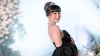 7 Potret Seru Baby Shower Istri Gilang Dirga, Pakai Kostum Seperti Breakfast at Tiffany's