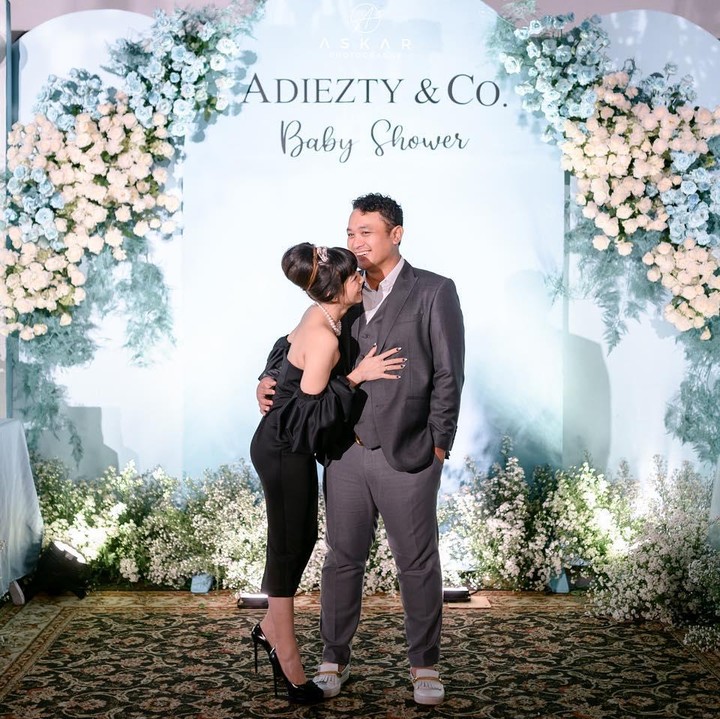 <p>Momen ini tentu amat ditunggu-tunggu oleh keduanya. Bagaimana tidak, setelah hampir lima tahun menunggu, dalam waktu dekat Gilang dan Diezty akan segera jadi orang tua. (Foto: Instagram @adieztyfersa)<br /><br /><br /></p>