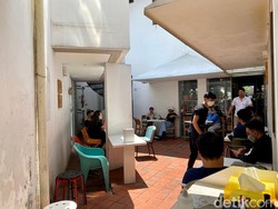 Meski Nyempil di Gang, 10 Kuliner Hidden Gem di Bandung Ini Jadi Incaran