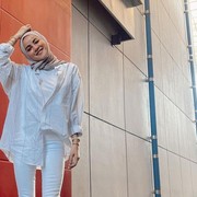 Awet Muda di Usia 40-an, Gaya Fashion Hijab Olla Ramlan Bisa Dijadikan Referensi