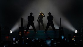 FOTO: Gemerlap Pertunjukan Musik Penutup Dubai Expo 2020