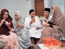 12 Contoh Undangan Buka Puasa Bersama 2024 Via WA yang Unik dan Kreatif
