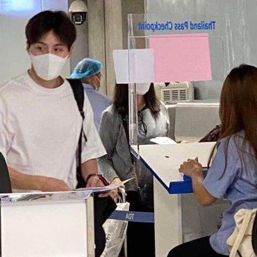 Bikin Heboh, Beredar Foto-foto Kim Seon Ho di Thailand