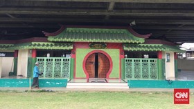 Masjid Nuansa Oriental Babah Alun di Kolong Tol Jakarta Utara