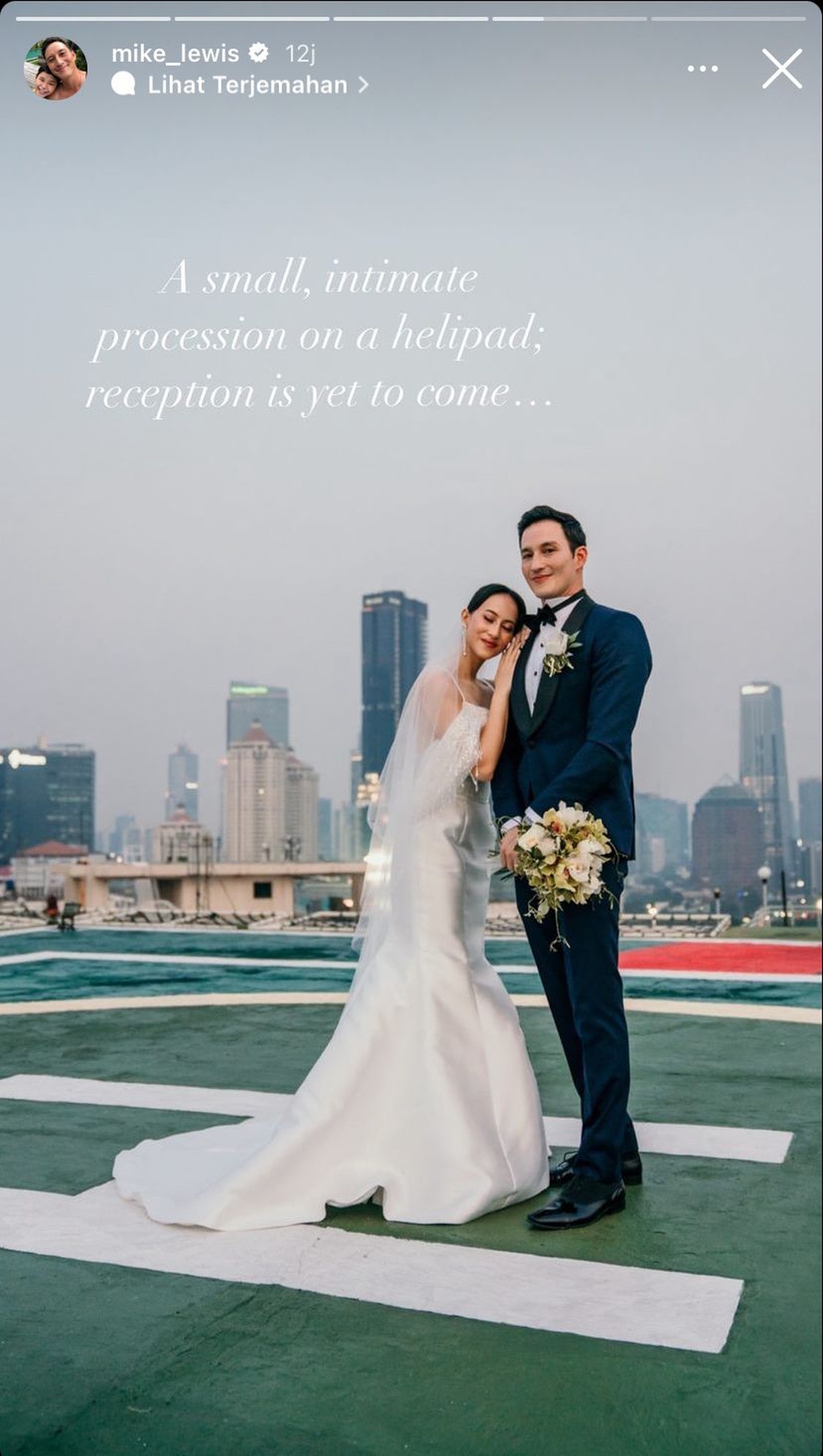 Pernikahan Mike Lewis dan Janisaa Pradja