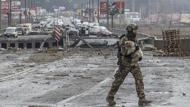 Ukraina menegaskan bisa gantian melakukan invasi atau menyerang wilayah Rusia jika memang diperlukan.