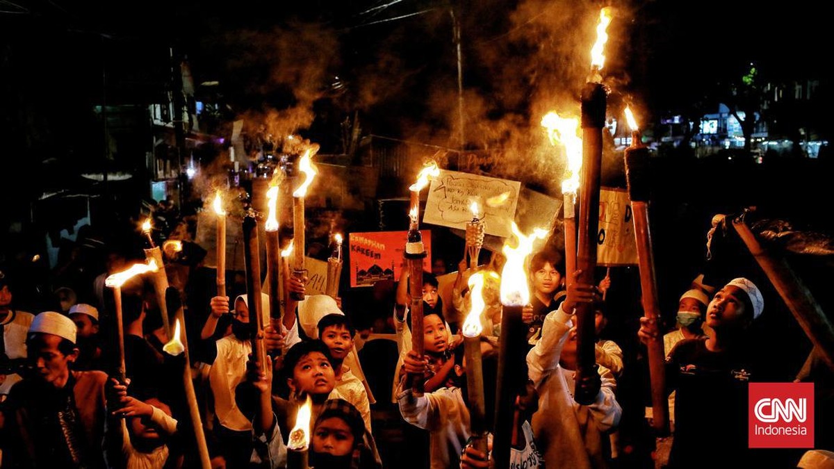 FOTO: Pendar Cahaya Pawai Obor Sambut Ramadan di Jakarta