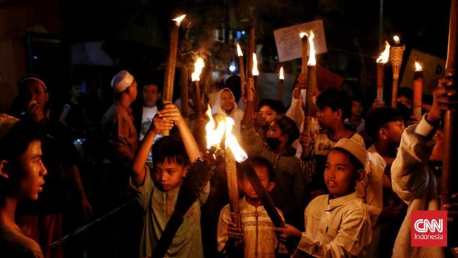 FOTO: Pendar Cahaya Pawai Obor Sambut Ramadan di Jakarta