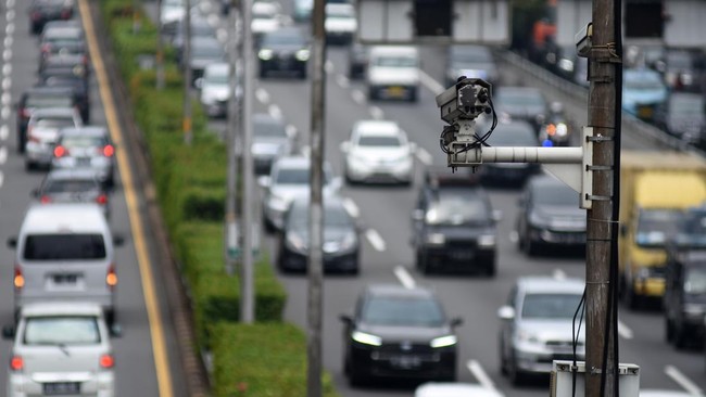 Solusi Pengawasan Situasi Demo Tolak RUU Pilkada melalui Pengecekan CCTV di Jakarta