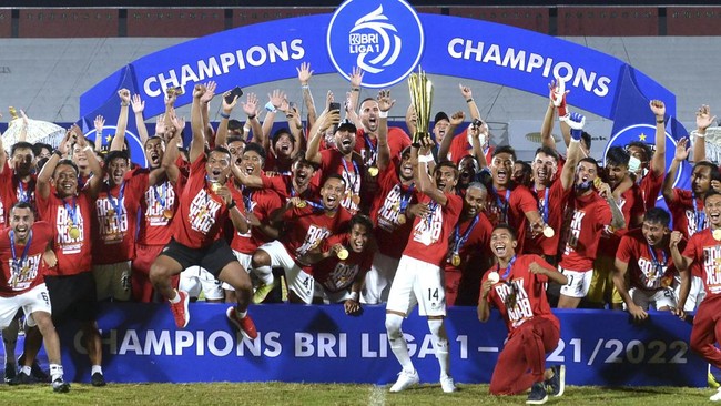 Kompetisi Liga 1 2021/2022 meninggalkan banyak noktah merah selama satu musim penyelenggaraan.