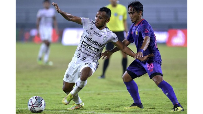 Bali United unggul 1-0 atas PSM Makassar pada babak pertama laga playoff Kualifikasi Liga Champions Asia di Stadion Kapten I Wayan Dipta, Selasa (6/6).