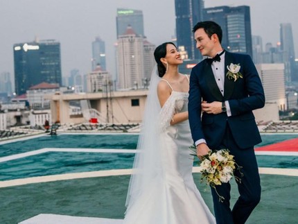 7 Potret Pernikahan Mike Lewis & Janisaa Lakukan Pemberkatan di Helipad