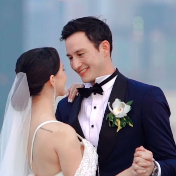 <p>Sebelumnya, pernikahan Mike dan Janisaa sempat tertunda karena COVID-19, Bunda. Meski begitu, keduanya tetap bersabar dan berhasil melangsungkan pernikahan. (Foto: Instagram: @mike_lewis)</p>